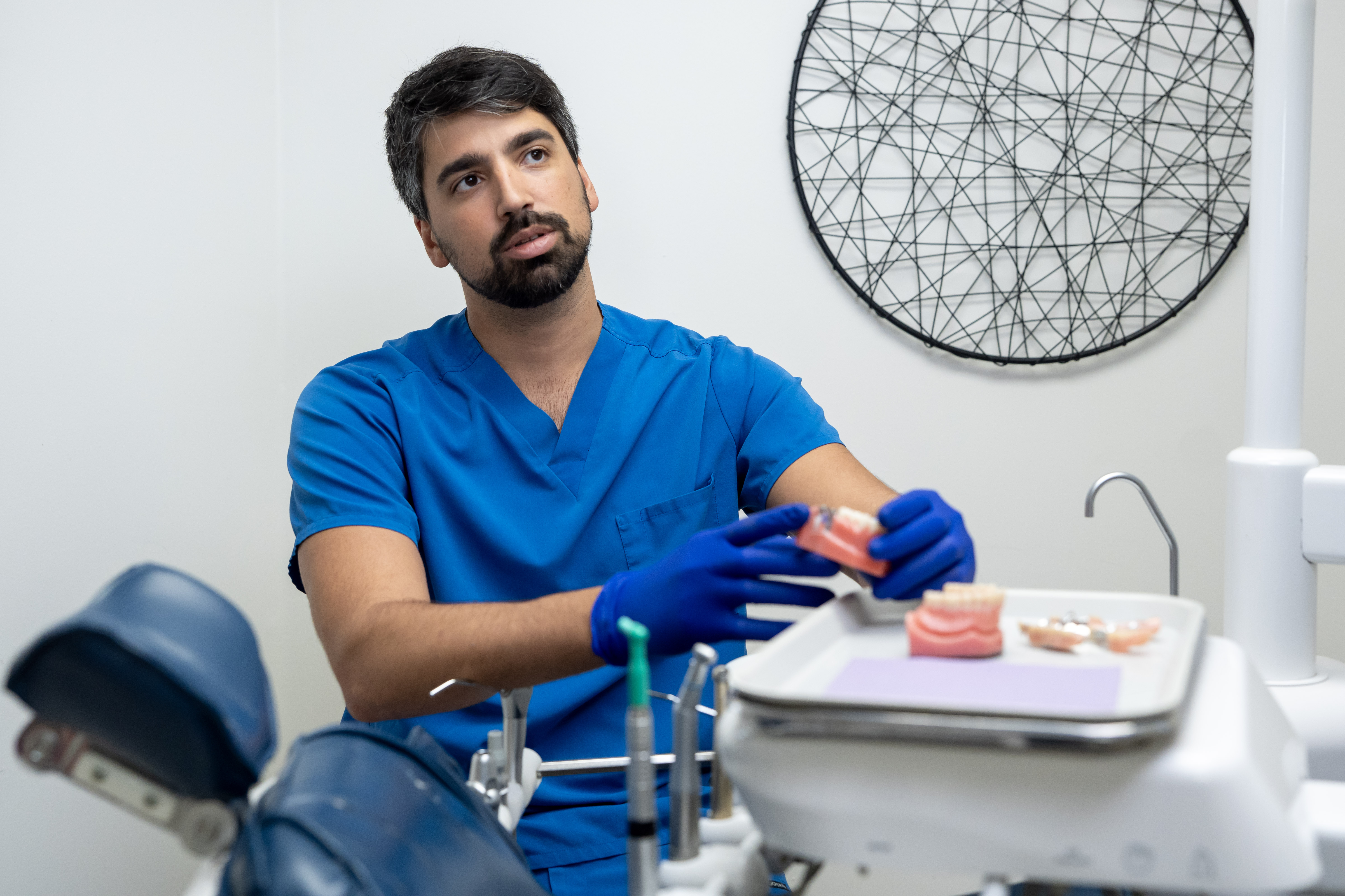 Dr. David Díaz-Rubayo preparing for procedure
